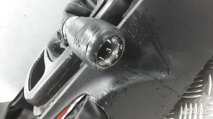 Подлокотник Kia Sorento рест. 2008