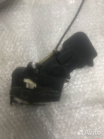 Замок двери задний правый Mazda Mazda6 GG QR20DE