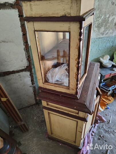 Старинный буфет горка