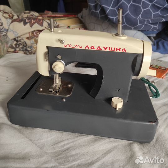 Швейная машинка Ладушка