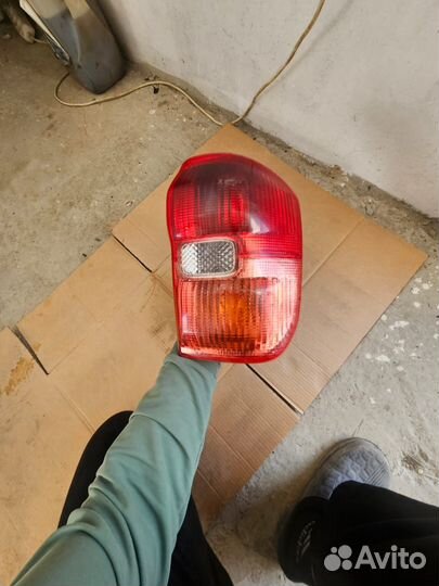 Фонарь задний правый Toyota RAV4 XA20