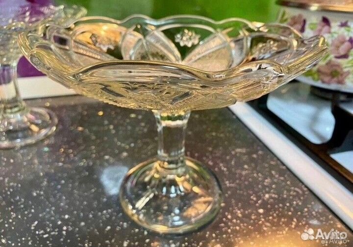 Ваза стекло цветное на ножке СССР 50 е годы