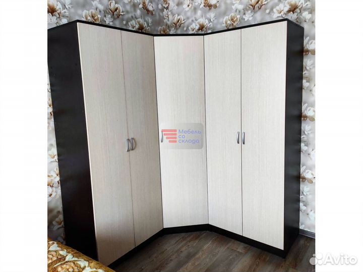 Шкаф распашной В наличии