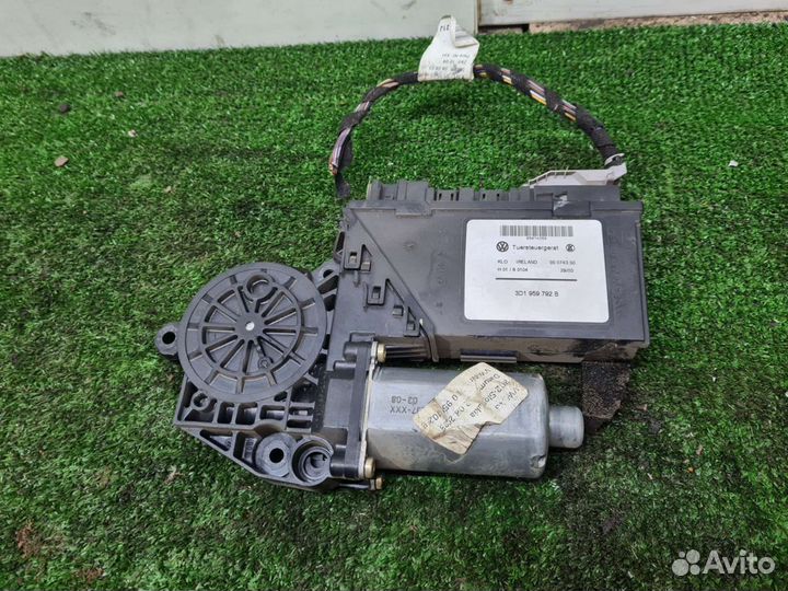 Моторчик стеклоподъемника передний правый Touareg