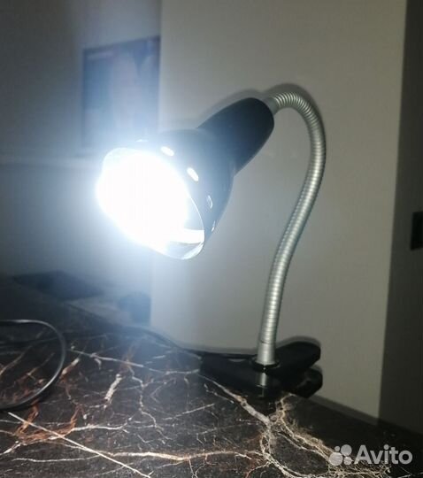 Лампа настольная на прищепке