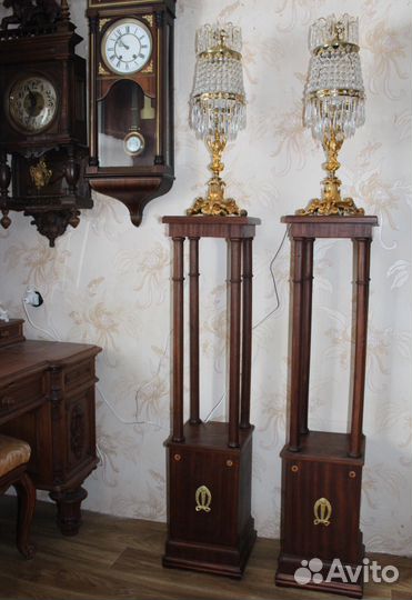 Антикварный постамент консоль И светильники