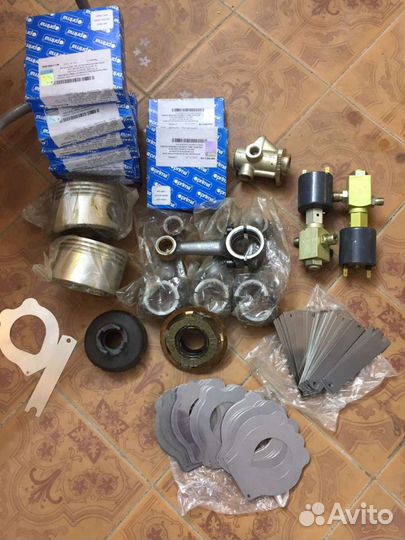 Поршень с кольцами компрессора Кароса Татра