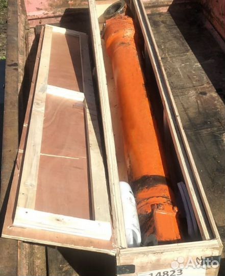 Гидроцилиндр ковша Хитачи