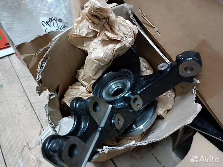 Поворотный кулак правый PSA 1610138080