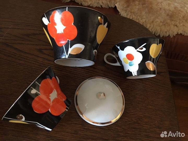 Рюмки, чашки, стопки