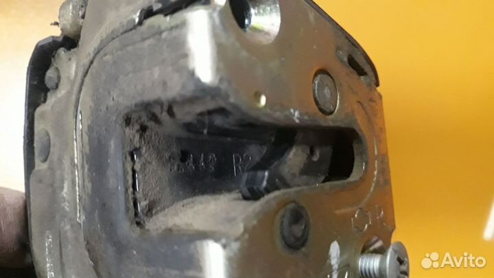 Замок правой двери Nissan Almera Tino