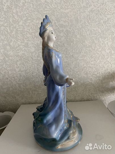 Статуэтка фарфоровая Хозяйка медной горы Гжель