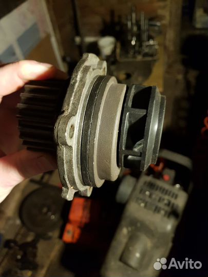 Помпа Volkswagen Passat Б5 1.6 AHL