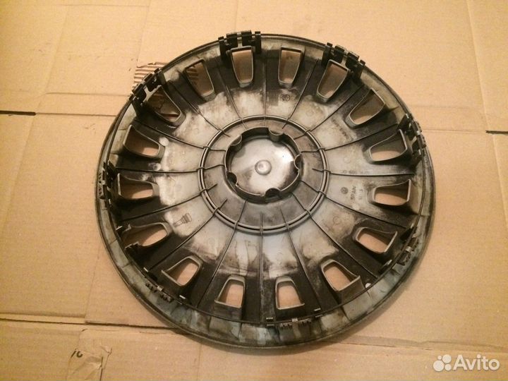 Колпак колеса VW Golf 1J0601147R