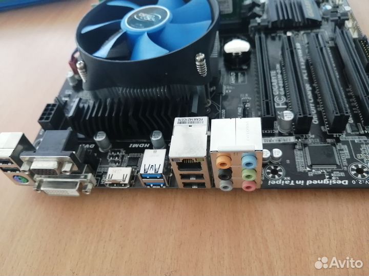 Материнская плата с процессором и памятью