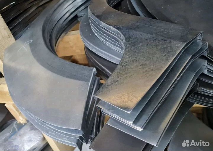 Арка задняя правая Pontiac Vibe