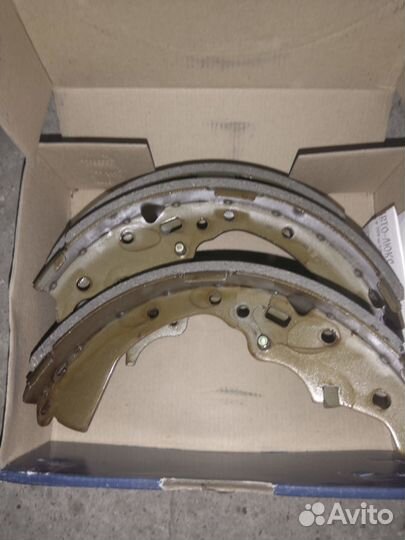 Тормозные колодки задние барабанные Тойота Кроун