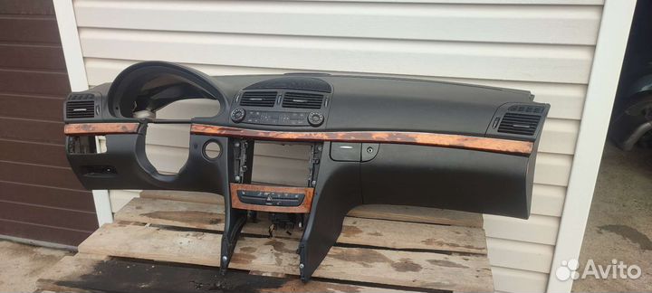 Mercedes W 211 торпеда салон