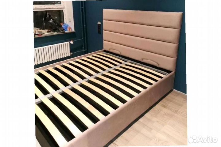 Кровать двуспальная с подъемным механизмом