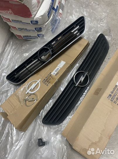 Решетка радиатора Opel Astra