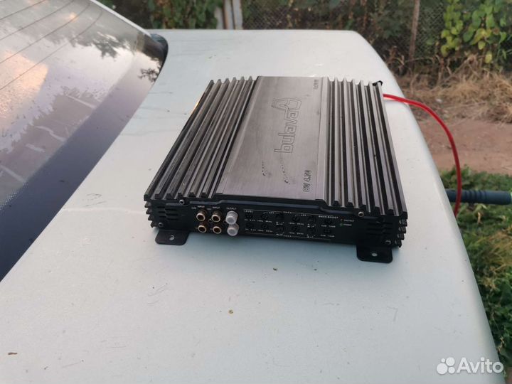 Сабвуфер и усилитель в автомобиль