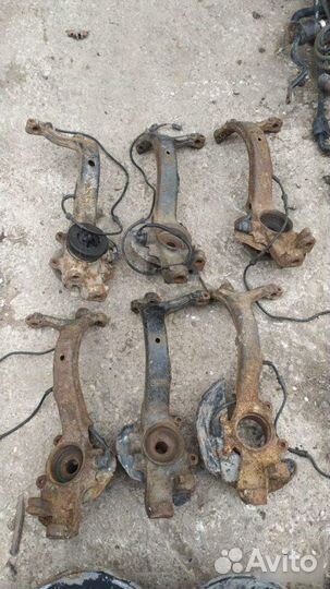 Кулак передний Volkswagen Passat B5 1996-2005