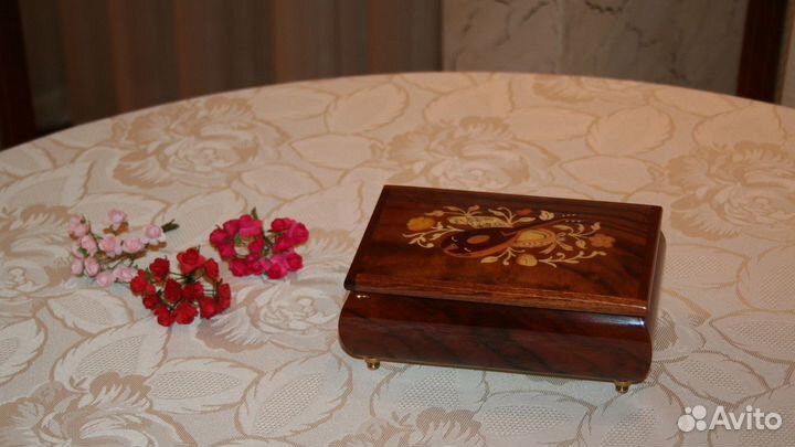 Шкатулка музыкальная / Глянцевая лакировка /Италия