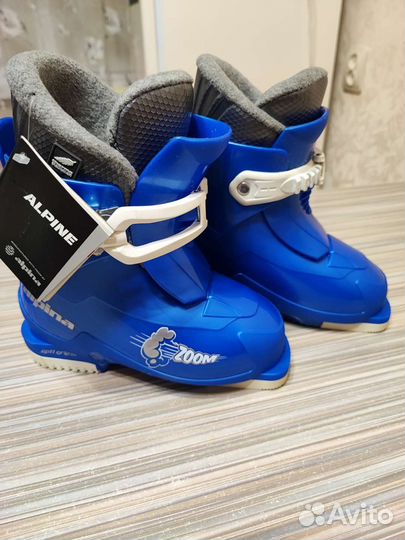 Новые детские горнолыжные ботинки
