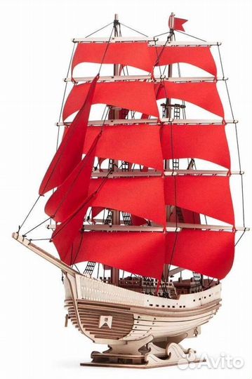 Корабль с парусами 