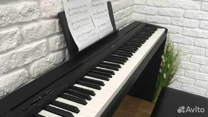 Цифровое пианино Yamaha P-45 в комплекте со столом