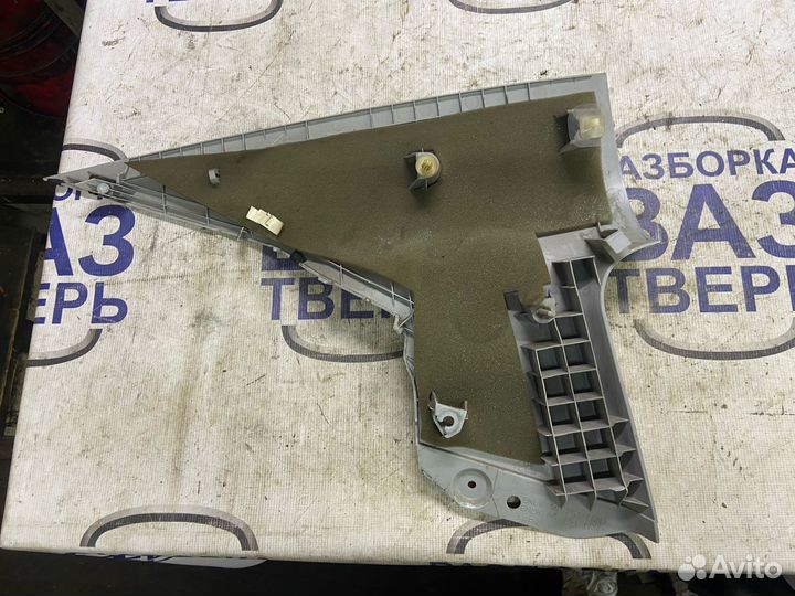 Пластик правый Мазда 3 вк