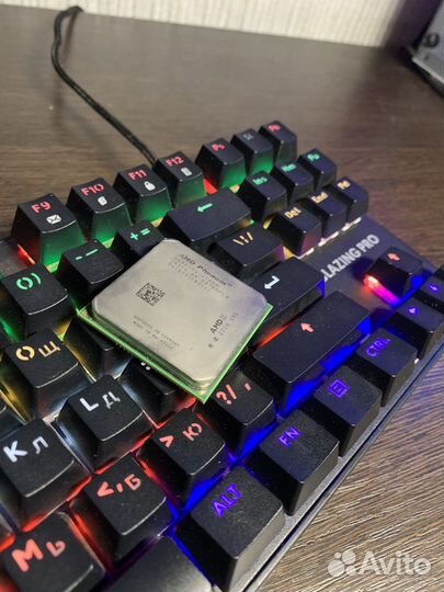 Материнская плата с процессором и памятью