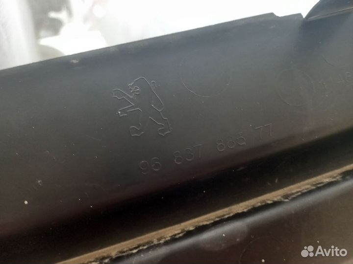 Решетка бампера пежо 308