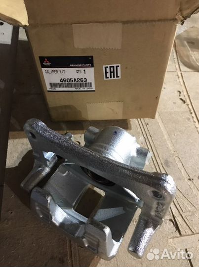 Суппорт тормозной задний Mitsubishi 4605a263