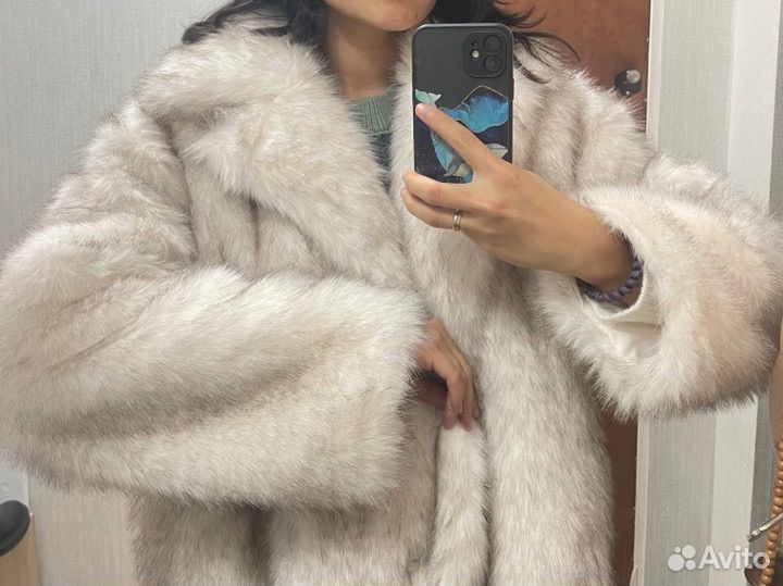 Шуба из искусственного меха белая