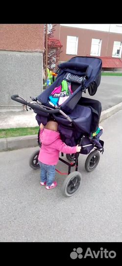 Коляска для тройни