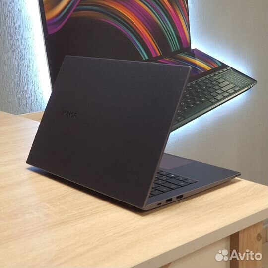 Ноутбук Honor intel core i3-10/Ram 8gb/SSD M.2 256