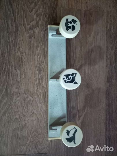 Вешалка настенная металлическая