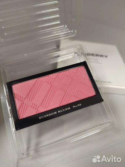 Burberry хайлайтер, румяна, помада