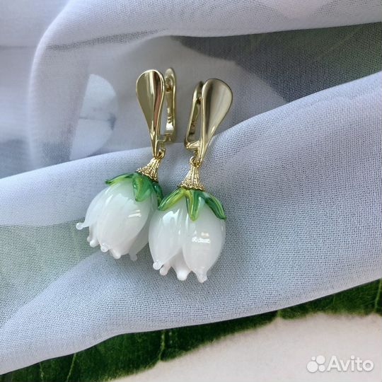Серьги-колокольчики без плодоножки белые
