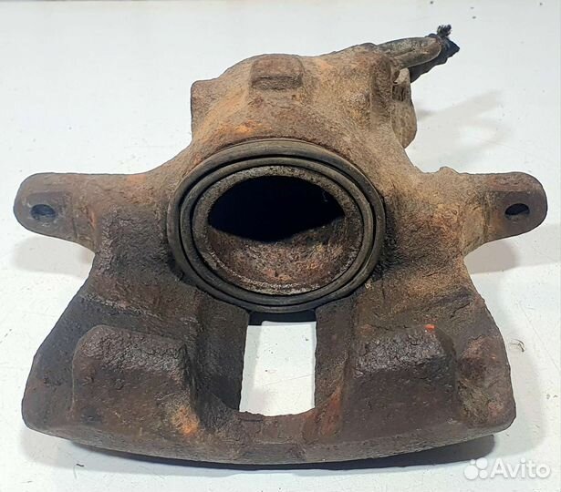 Суппорт тормозной передний правый VW Passat B3