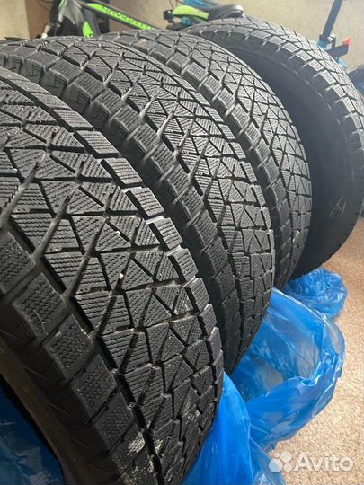 Bridgestone Blizzak DM-V2 235/65 R18