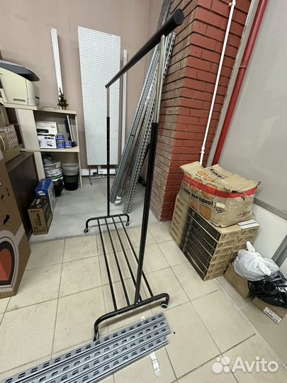 Вешалка напольная черная на колесах