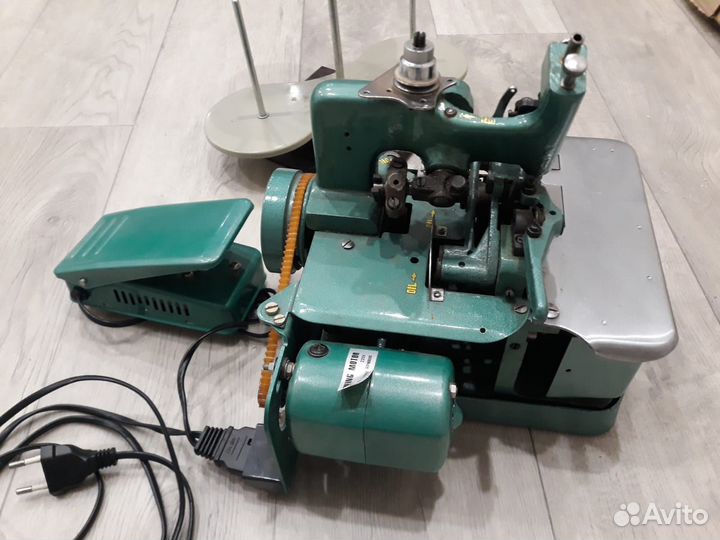 Оверлок для швейной машины бу