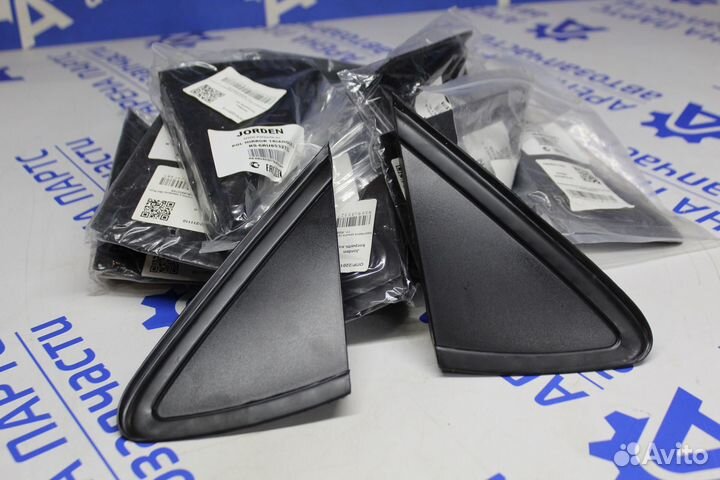 Накладка уголка зеркала правая Volkswagen Polo