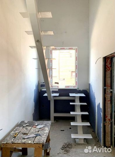 Лестница Г-образная с поворотными ступенями