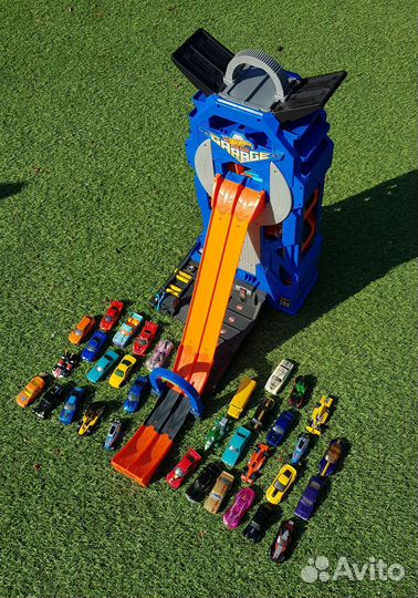 Парковка-гараж Hot wheels mega rally с лифтом