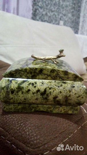 Шкатулка малахитовая