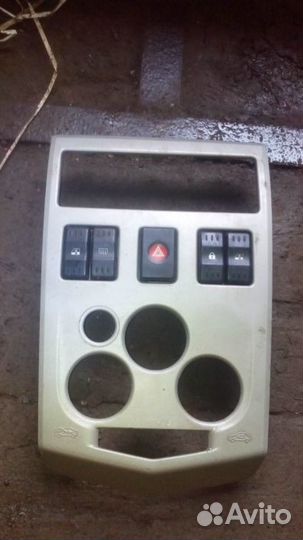 Консоль Renault Logan