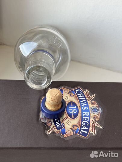 Коробки, бутылки из-под виски Whisky chivas regal